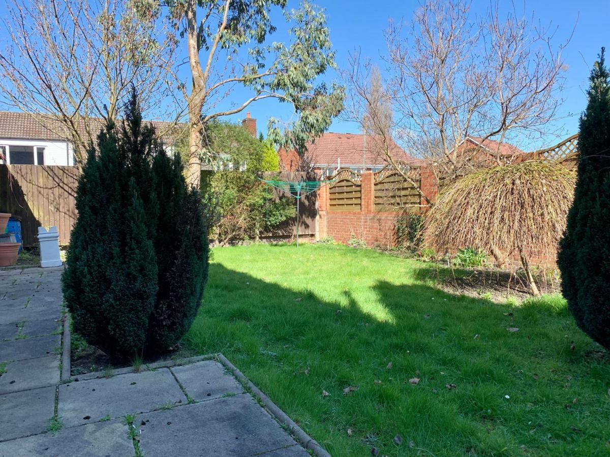 Somerford Place - 6 Beds - Sleeps 12 - Parks 2-3 Cars/Vans Willenhall Eksteriør bilde